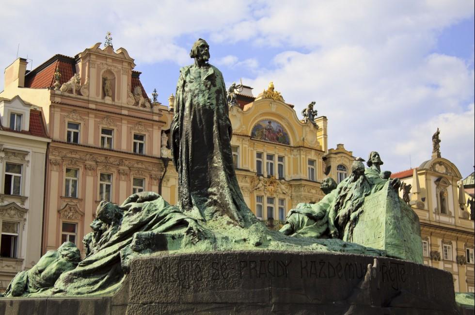 Travel in Prague, Old Town Square (Staromestske namest&#xc3;&#xad;), Jan Hus monument.